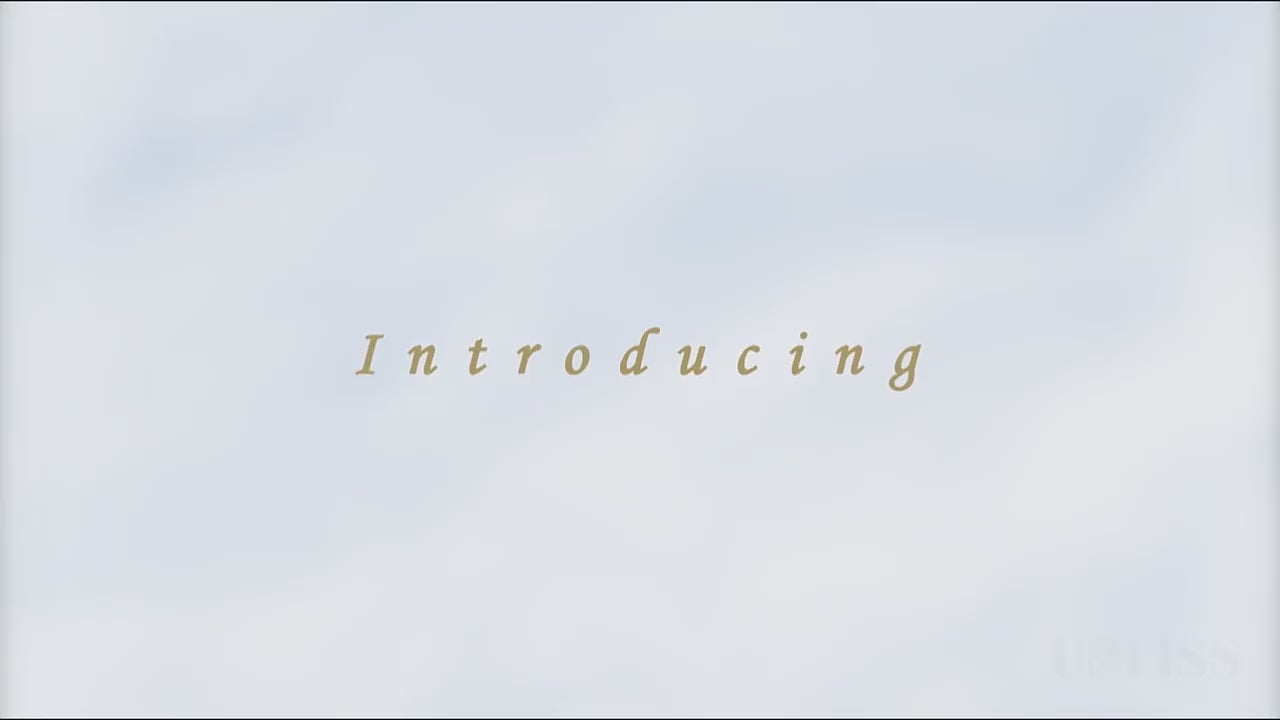 مكواة فرد الشعر بالمشط الساخن