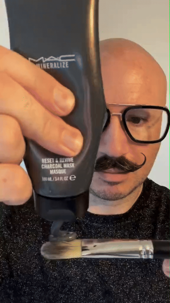 قناع الفحم مينيراليز ريسيت آند ريفايف من ماك (الأصلي)