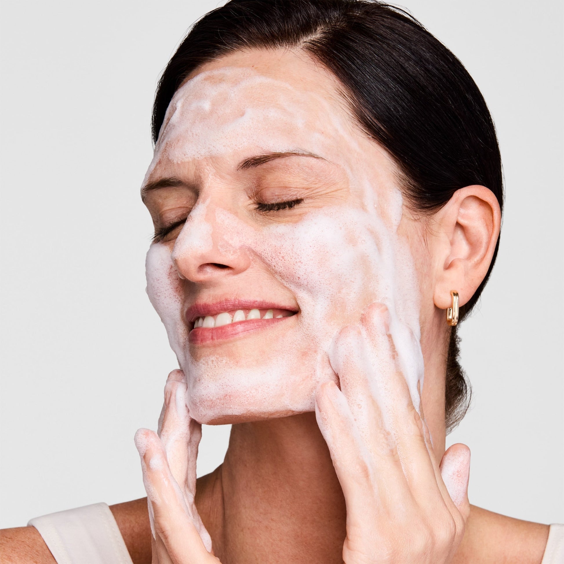 منظف ​​ومزيل مكياج من استي لودر، منظف ومزيل مكياج من بيرفكتلي كلين متعدد الاستخدامات، كريم منظف وقناع مرطب 150 مل 