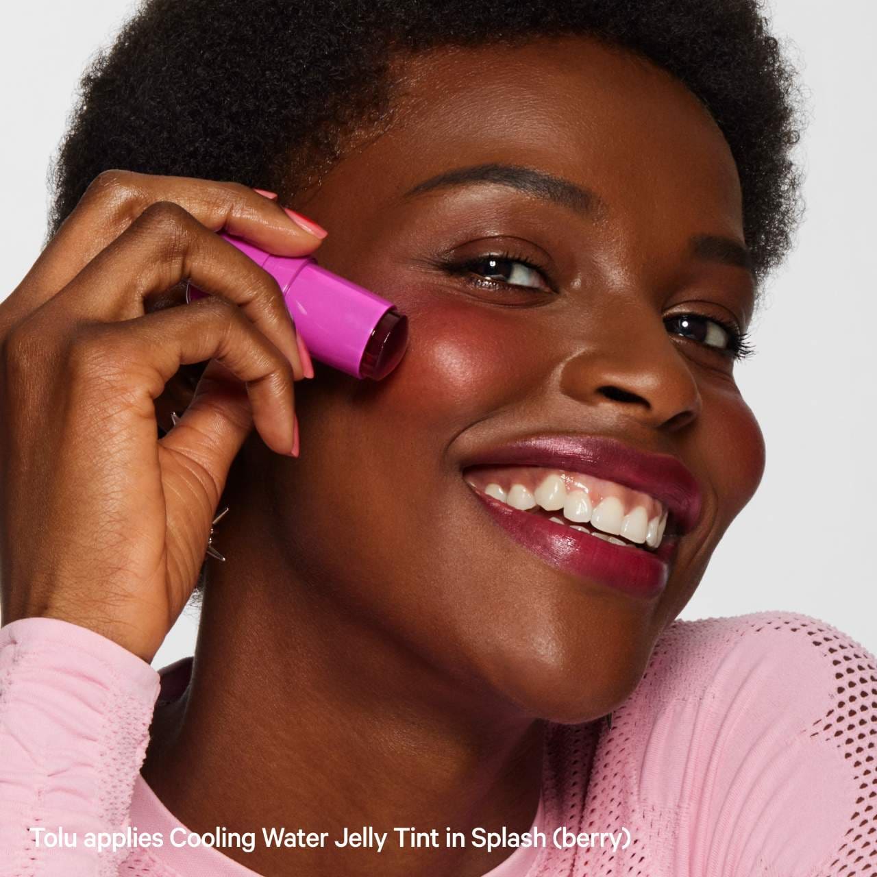 لون جيلي مائي بارد من ميلك ميك أب، تشيل (أحمر) - 0.17 أونصة - لون شفاف للشفاه والخدود - لمسة نهائية مائية قابلة للبناء